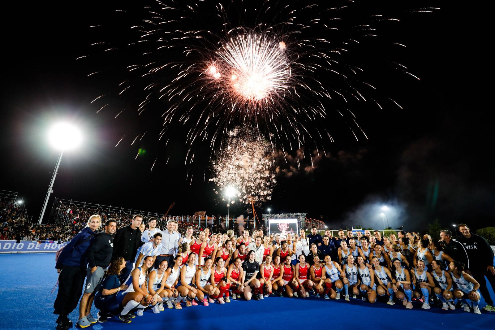 Las Leonas y Soledad García dieron brillo a la nueva cancha de hockey en Córdoba - imagen 3